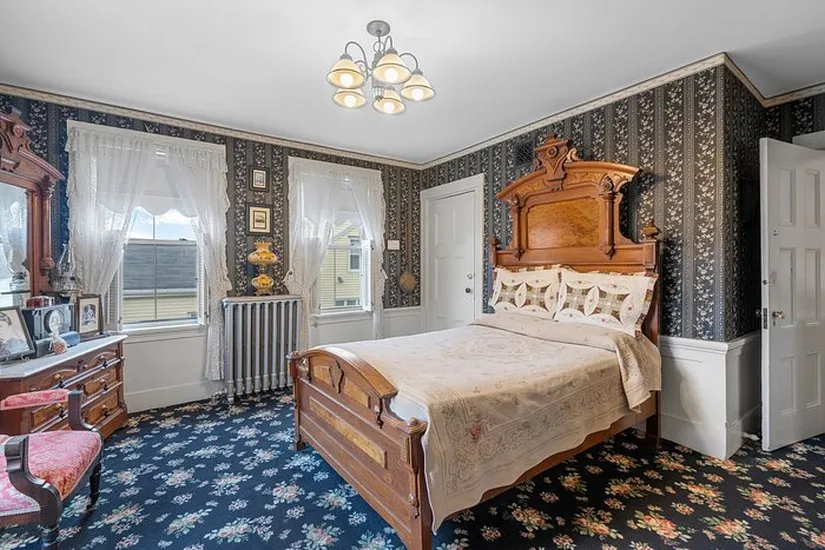 lizzie-borden-bed Lizzie Borden House: Lizzie and Emma room