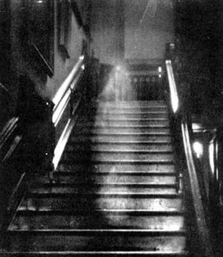 Brown Lady of Raynham Hall original 1936 photograph